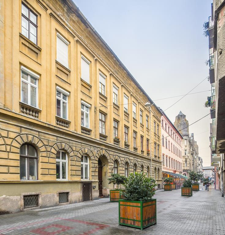 Opera Luxory Suite Budapeste Exterior foto