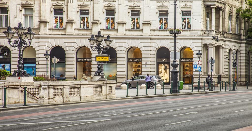 Opera Luxory Suite Budapeste Exterior foto