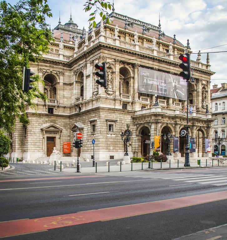 Opera Luxory Suite Budapeste Exterior foto
